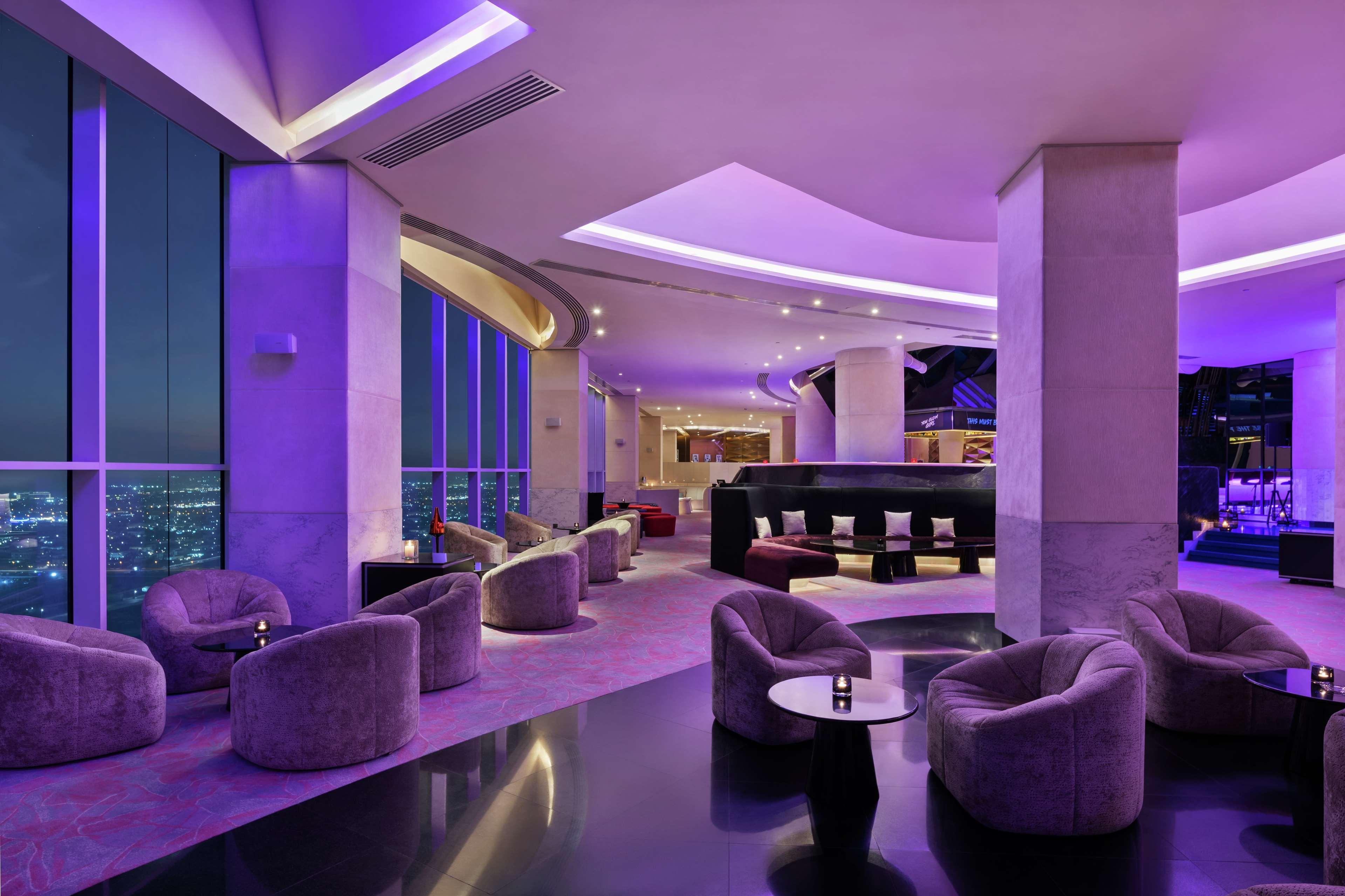 V Hotel Dubai, Curio Collection By Hilton Екстер'єр фото The bar at the 39th floor
