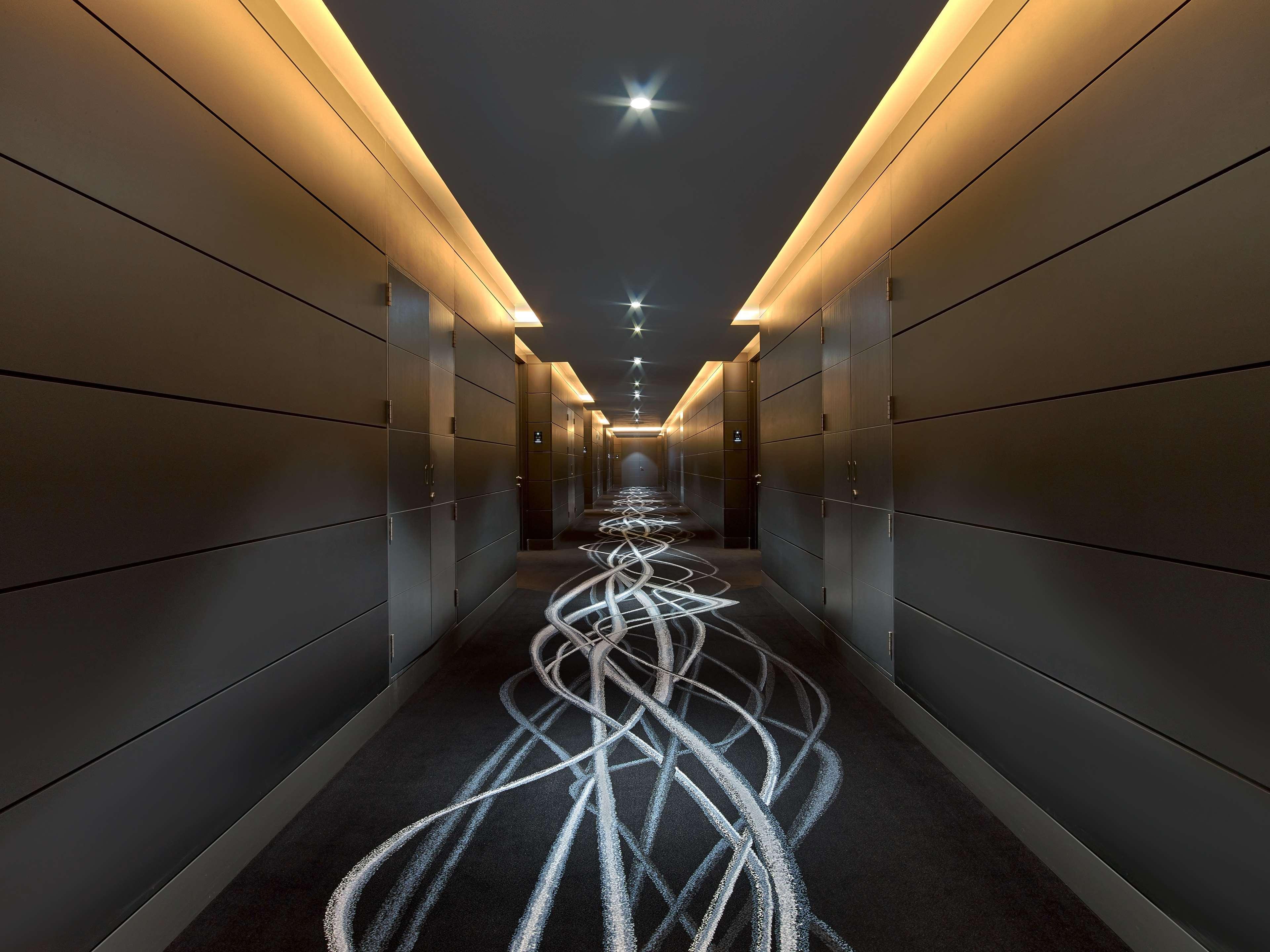 V Hotel Dubai, Curio Collection By Hilton Екстер'єр фото The interior of the hotel