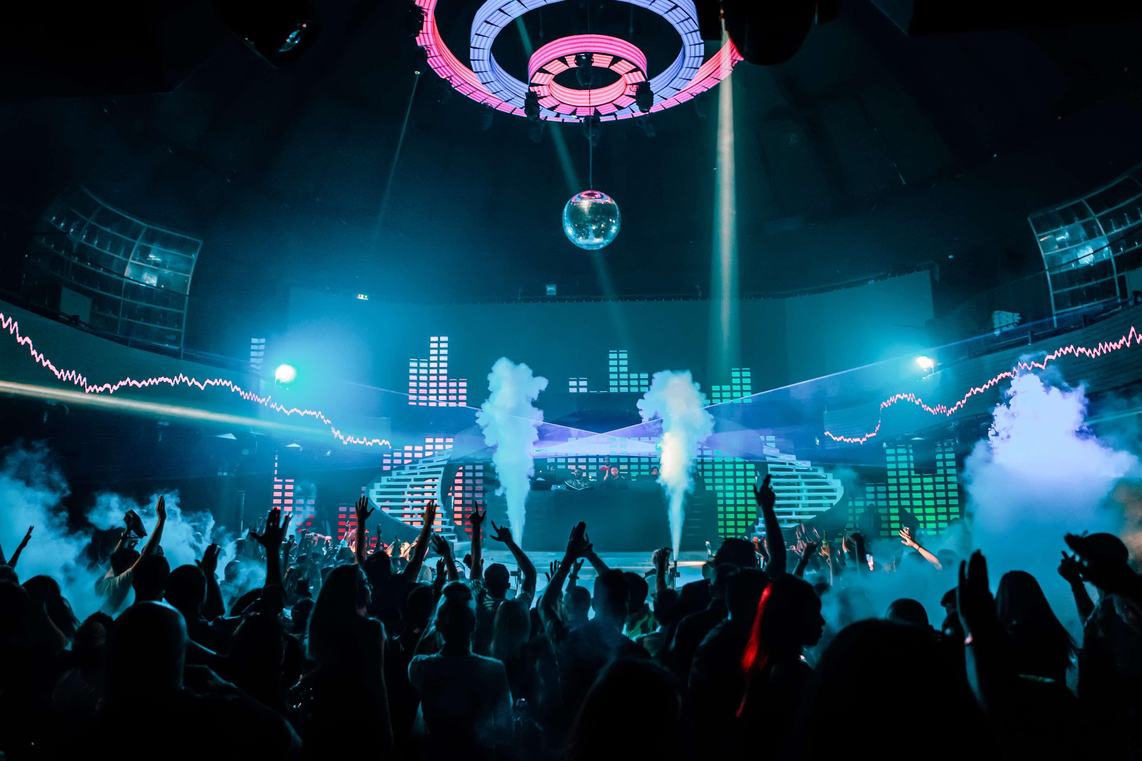 V Hotel Dubai, Curio Collection By Hilton Екстер'єр фото The nightclub in 2016