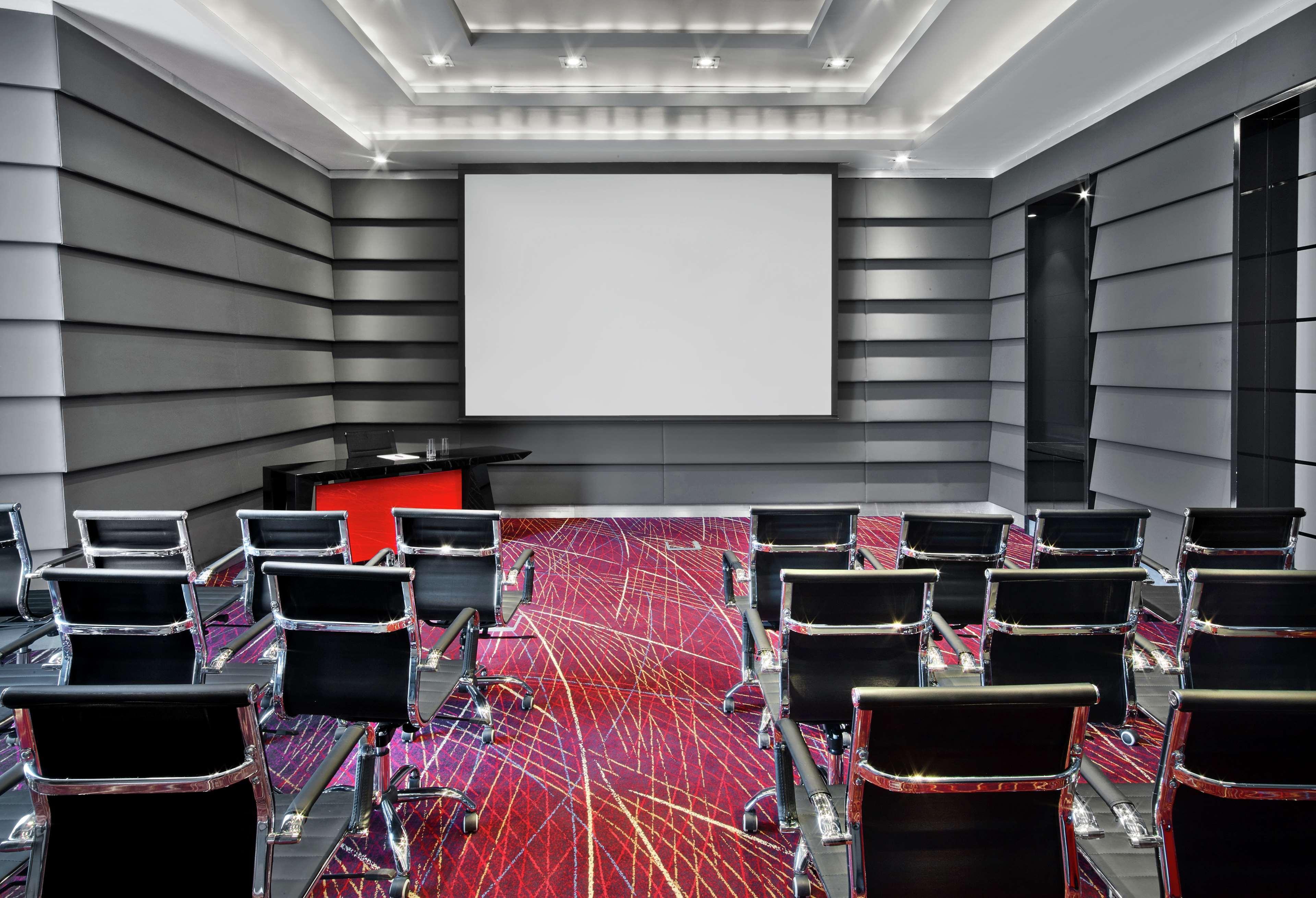 V Hotel Dubai, Curio Collection By Hilton Екстер'єр фото The meeting room
