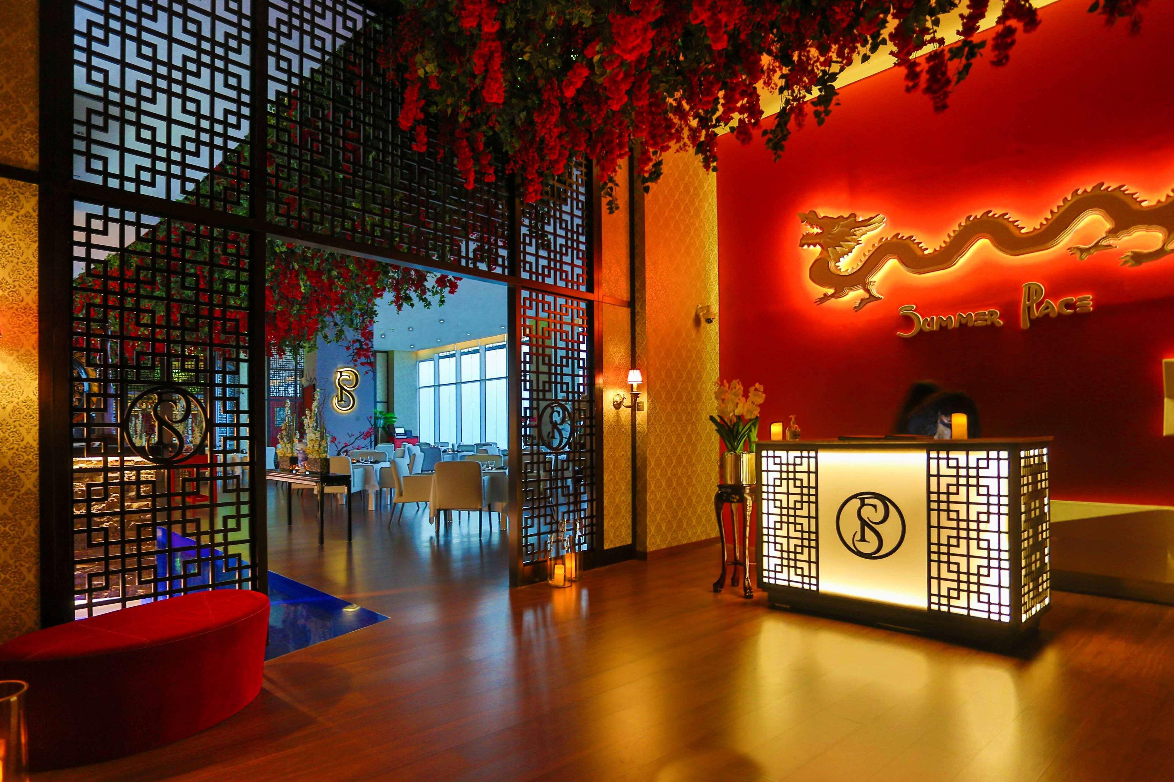 V Hotel Dubai, Curio Collection By Hilton Екстер'єр фото The lobby of the restaurant