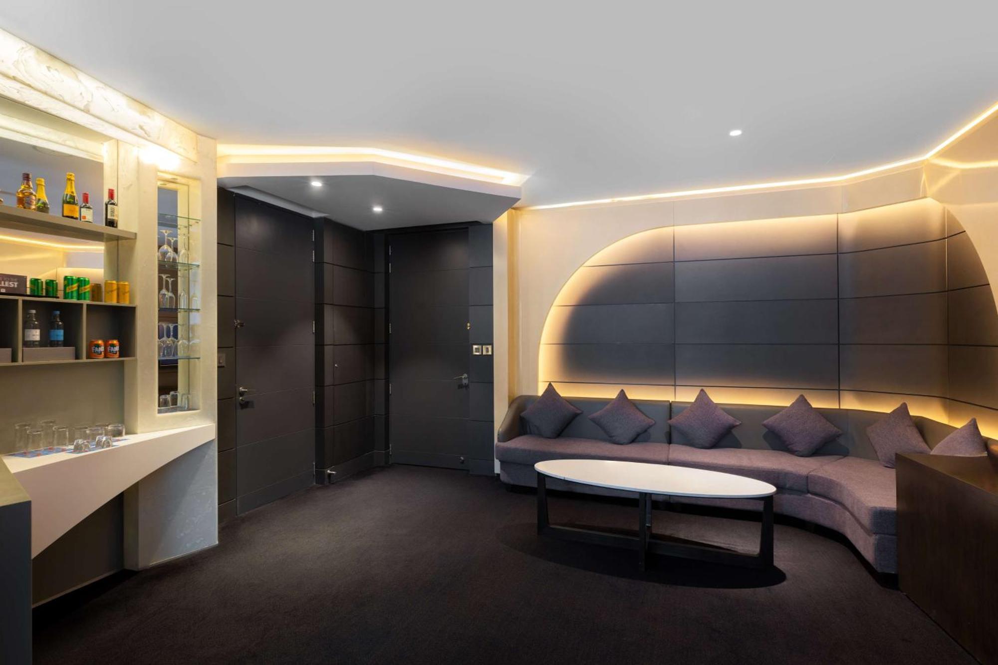 V Hotel Dubai, Curio Collection By Hilton Екстер'єр фото