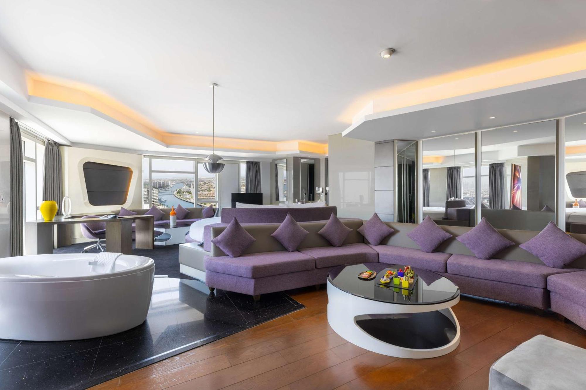 V Hotel Dubai, Curio Collection By Hilton Екстер'єр фото A suite at the hotel