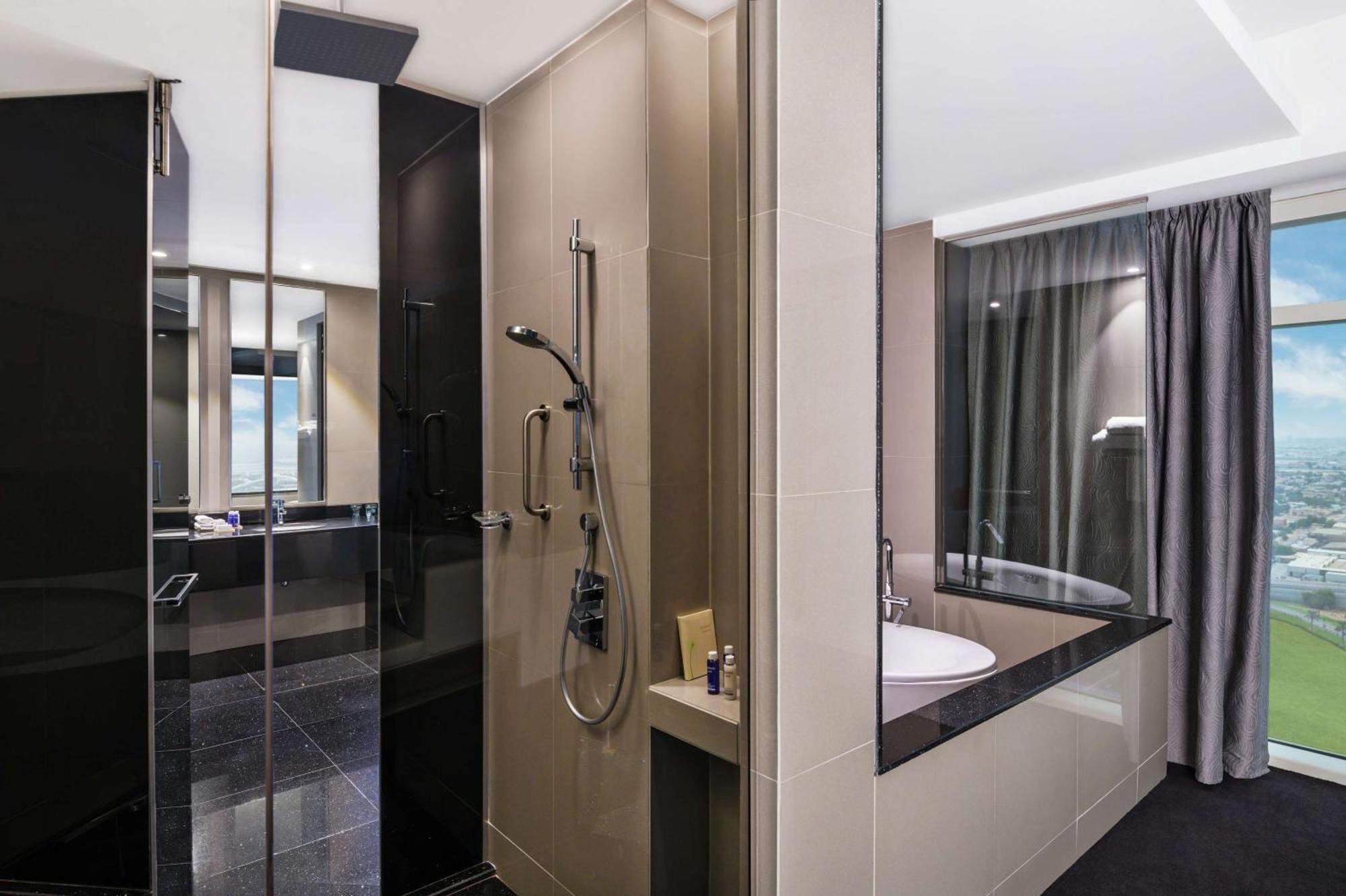 V Hotel Dubai, Curio Collection By Hilton Екстер'єр фото Bathroom