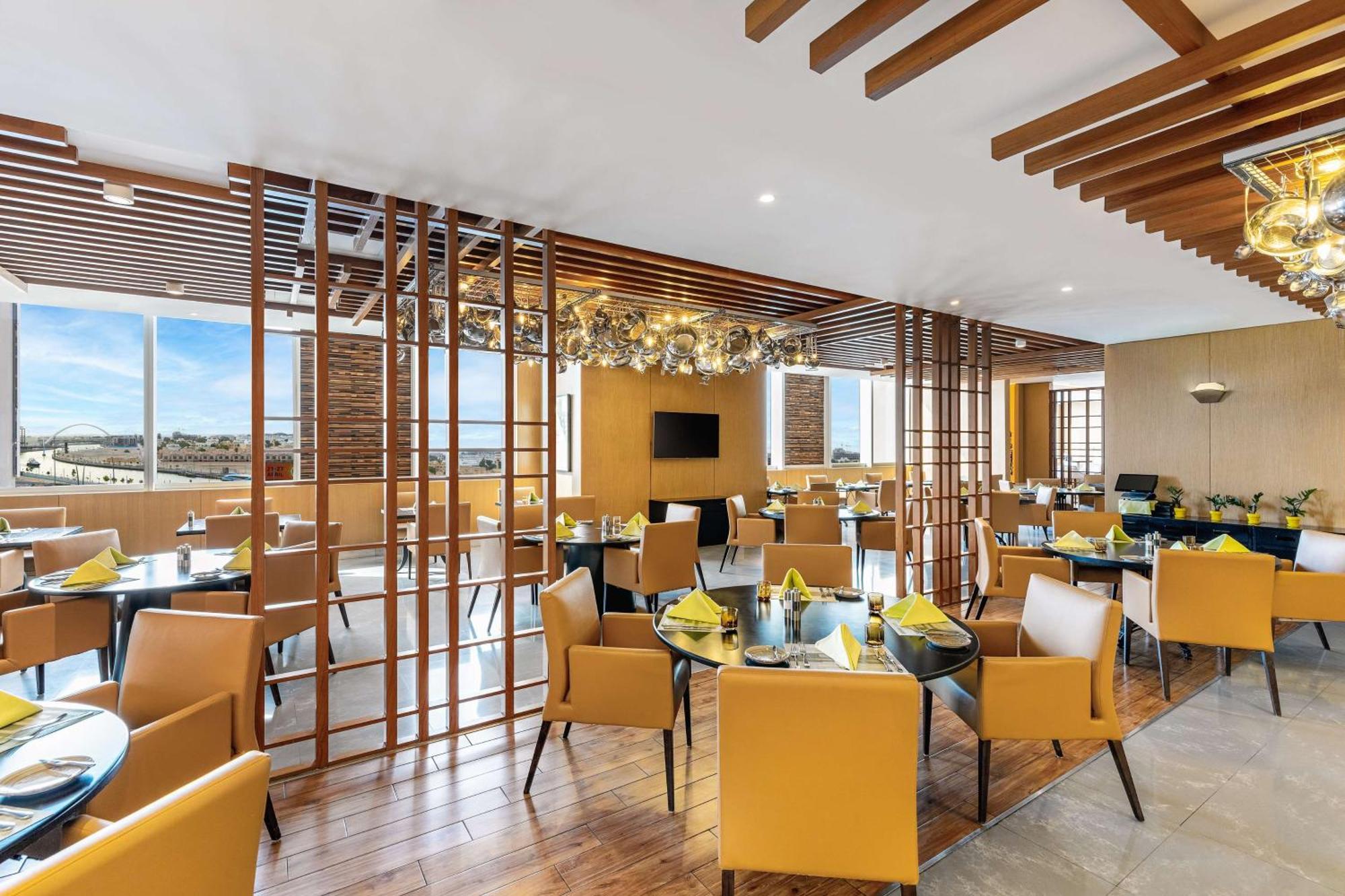 V Hotel Dubai, Curio Collection By Hilton Екстер'єр фото The restaurant