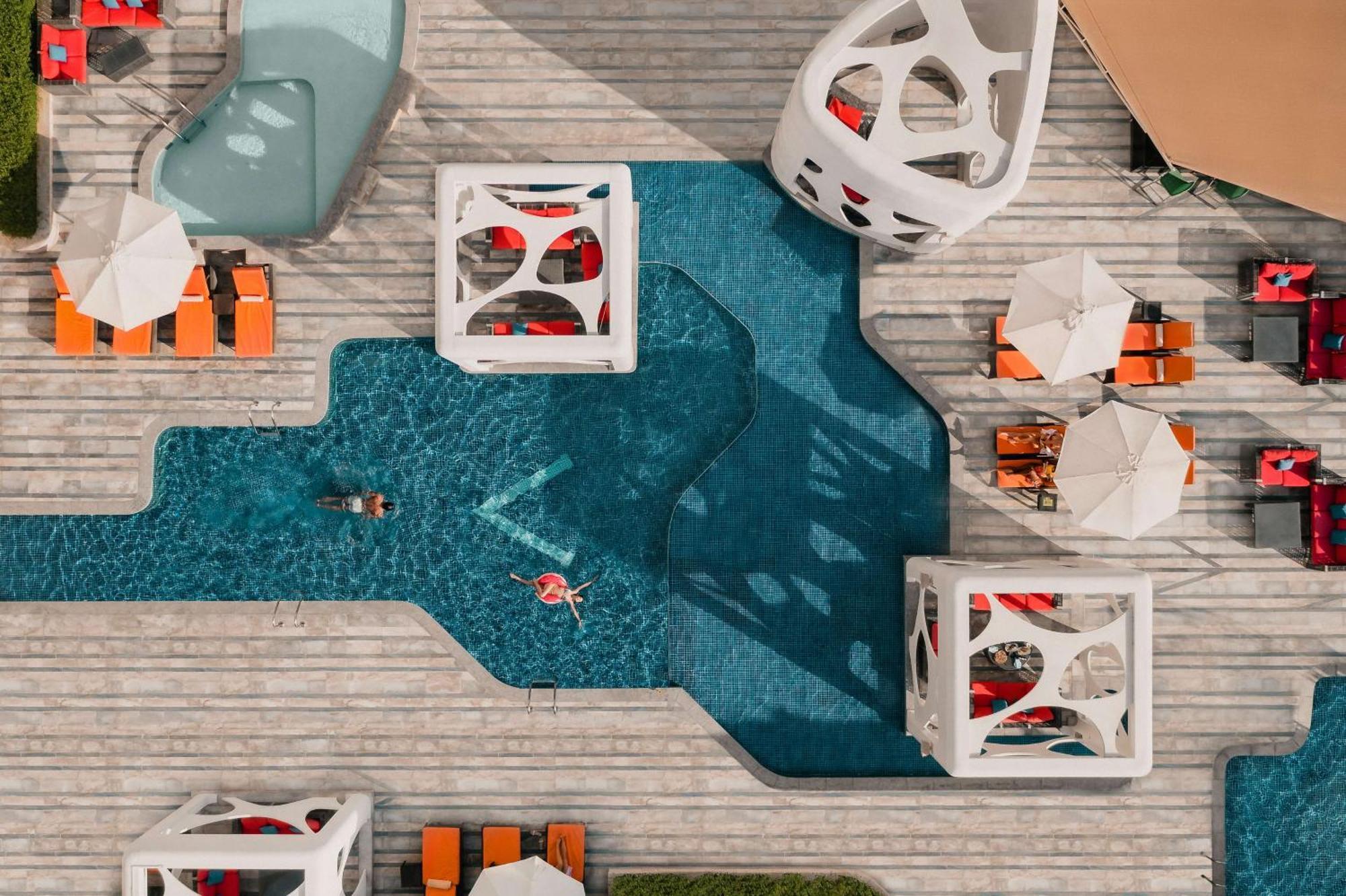 V Hotel Dubai, Curio Collection By Hilton Екстер'єр фото 3D rendering of a pool
