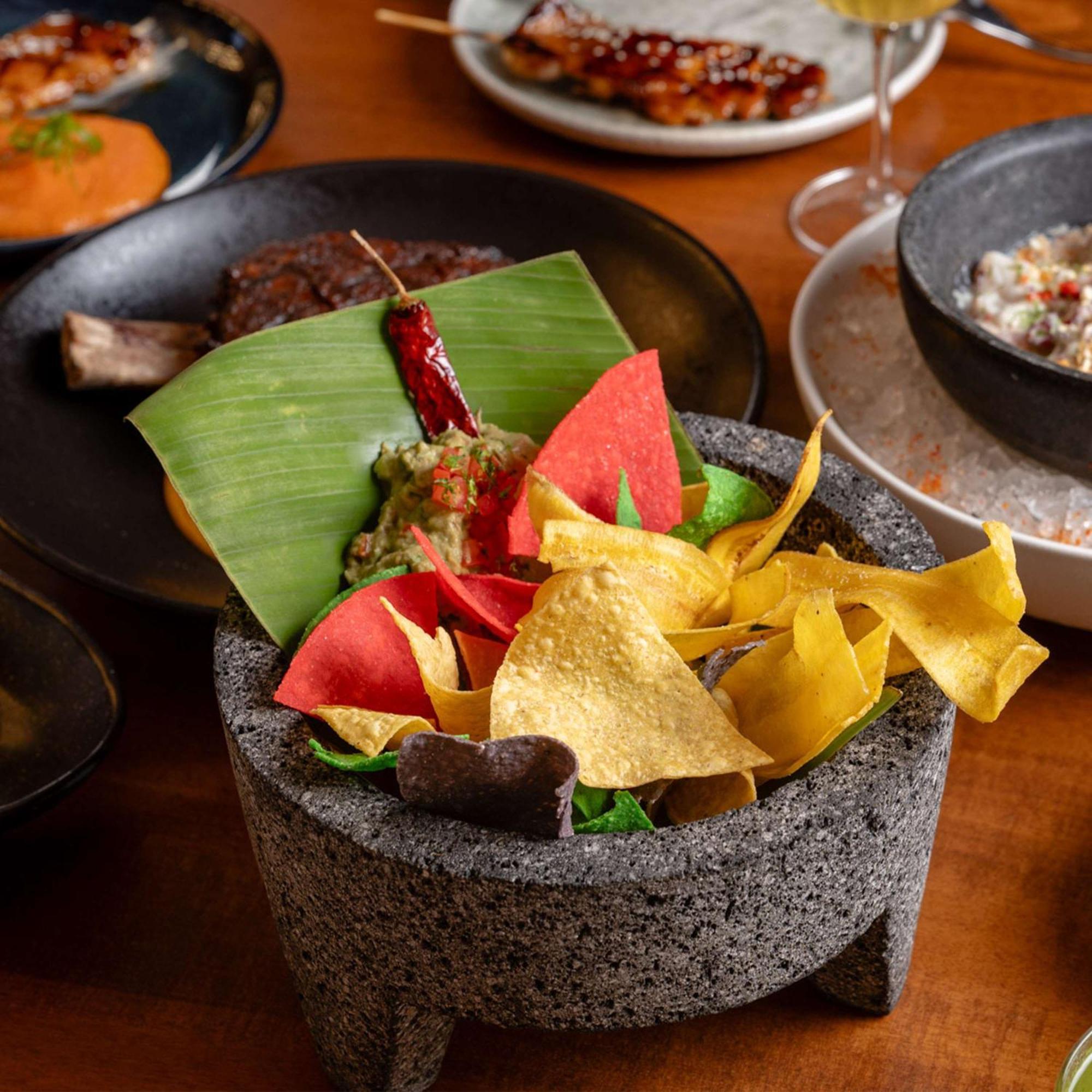 V Hotel Dubai, Curio Collection By Hilton Екстер'єр фото Guacamole