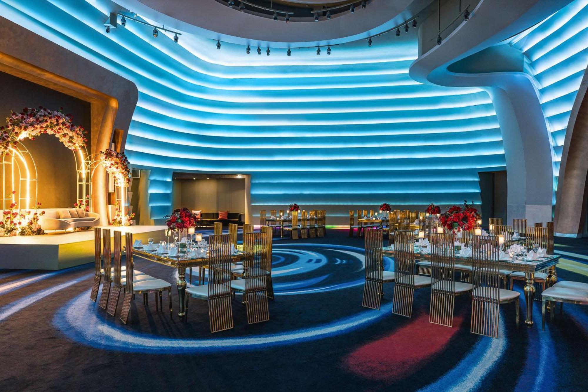 V Hotel Dubai, Curio Collection By Hilton Екстер'єр фото The ballroom