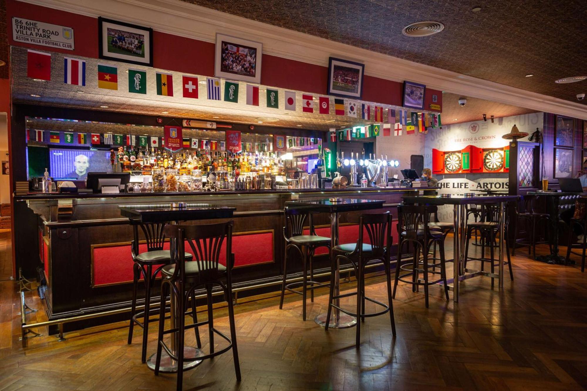 V Hotel Dubai, Curio Collection By Hilton Екстер'єр фото The bar at the International Centre