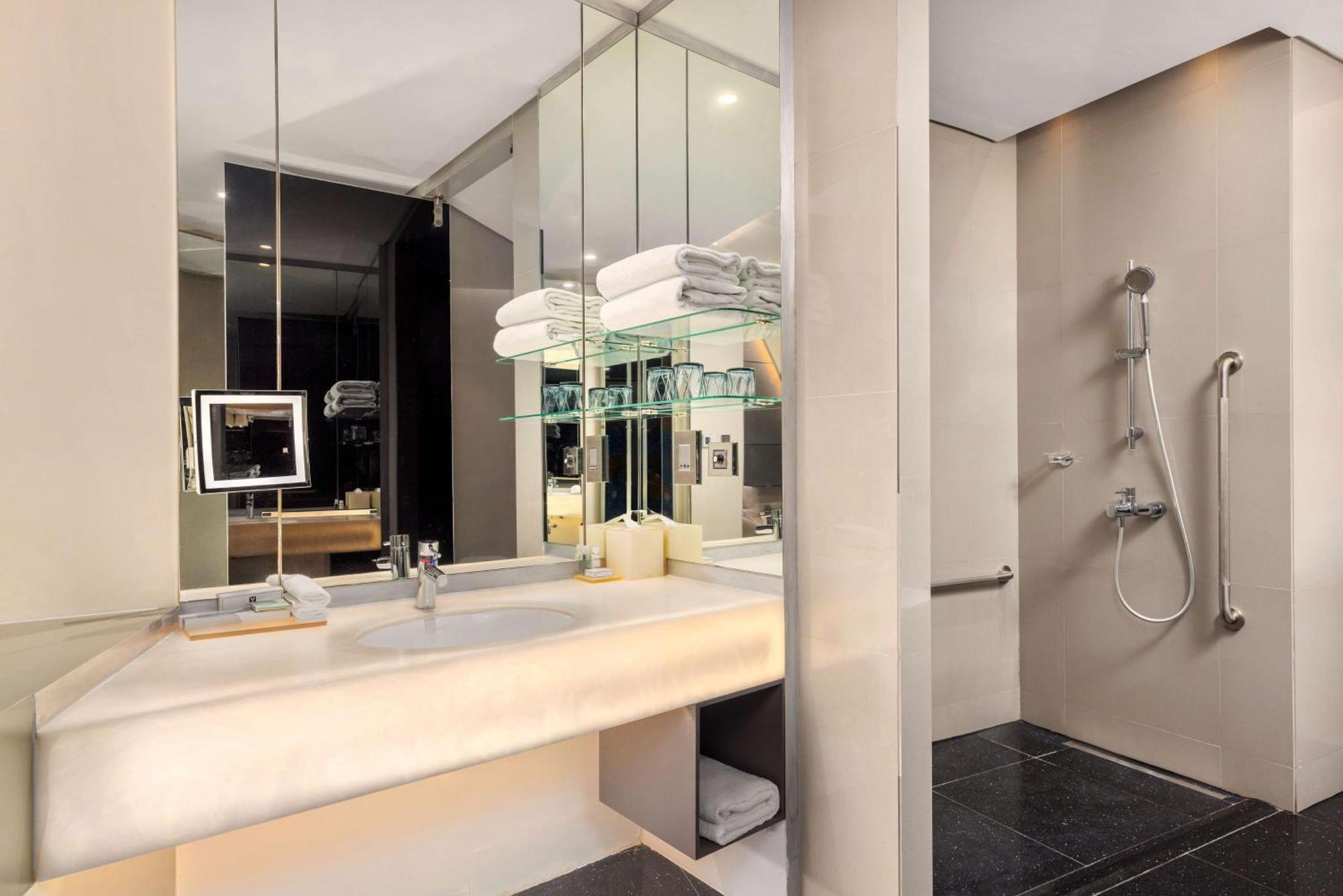 V Hotel Dubai, Curio Collection By Hilton Екстер'єр фото