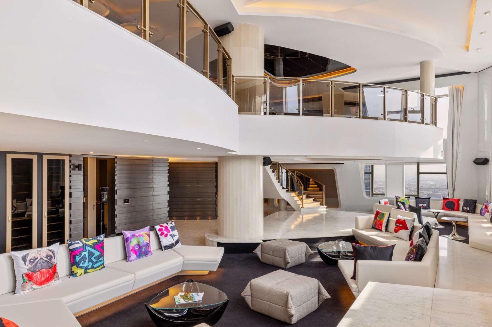 V Hotel Dubai, Curio Collection By Hilton Екстер'єр фото